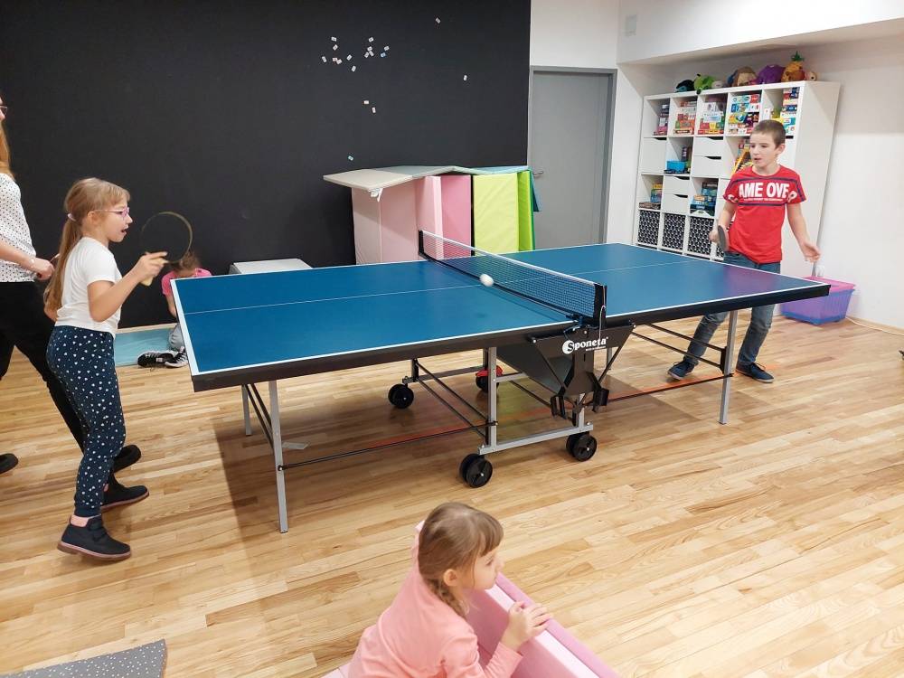 Zdjęcie: Na zdjęciu: dzieci grają w ping-ponga